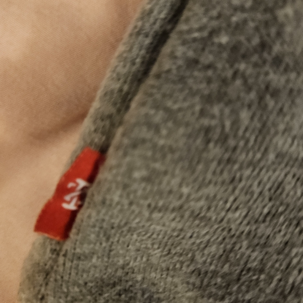 IZOD Cozy Gray‎ Crewneck Sweater with Classic Design - Picture 7 of 7